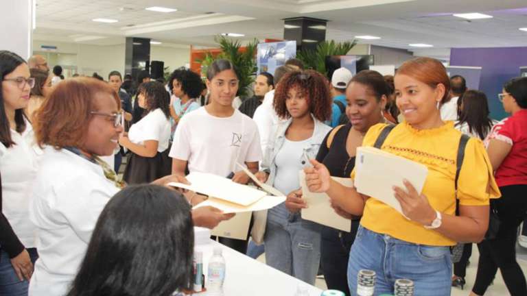«La PUCMM abre puertas al futuro laboral en su 3ra Feria de Empleos con más de 40 empresas»