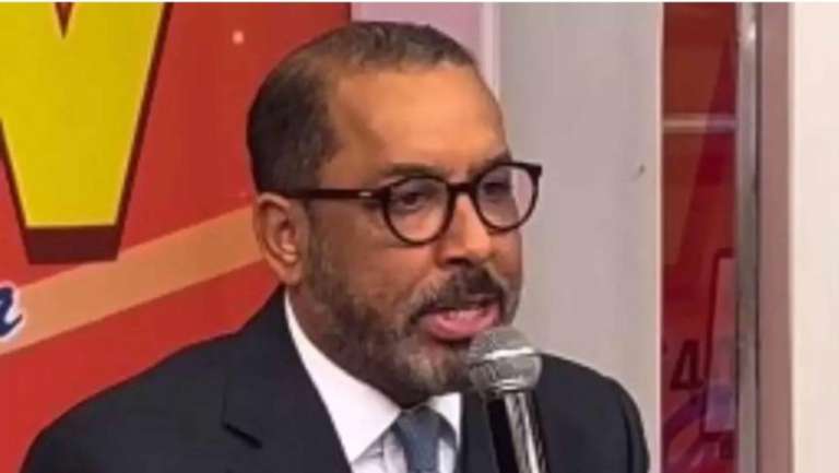 Muere por infarto Carlos Vargas comentarista del Show del Medio Dia