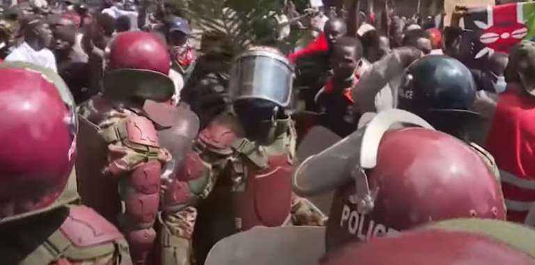 Policia de Kenia dejan saldo de 10 muertos y más de 50 heridos en manifestación por aumento de impuestos»