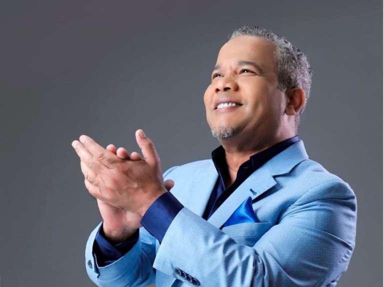 Héctor Acosta invita a celebrar la vida con el concierto «Gracias Dominicanos»