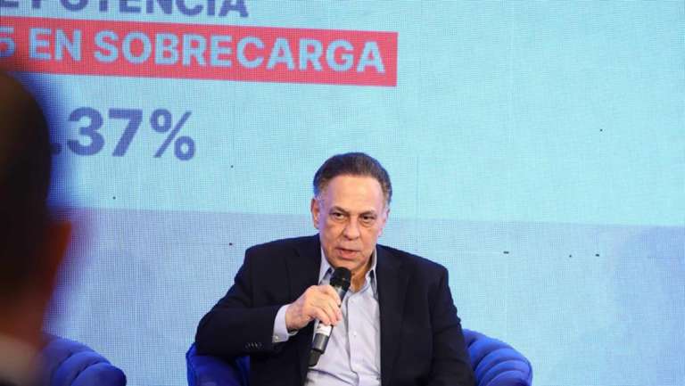 Unos 800 mil usuarios no pagan la enegía electrica en República Dominicana, dice Celso Marranzini
