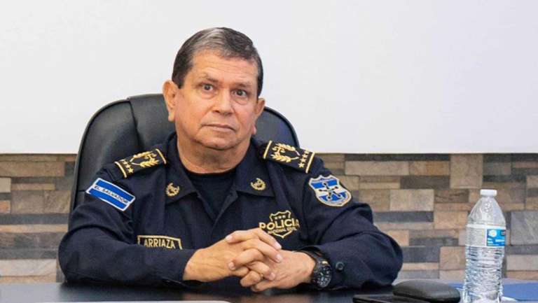 Se estrella helicóptero y mueren el director de la Policía salvadoreña y un exbanquero prófugo en El Salvador