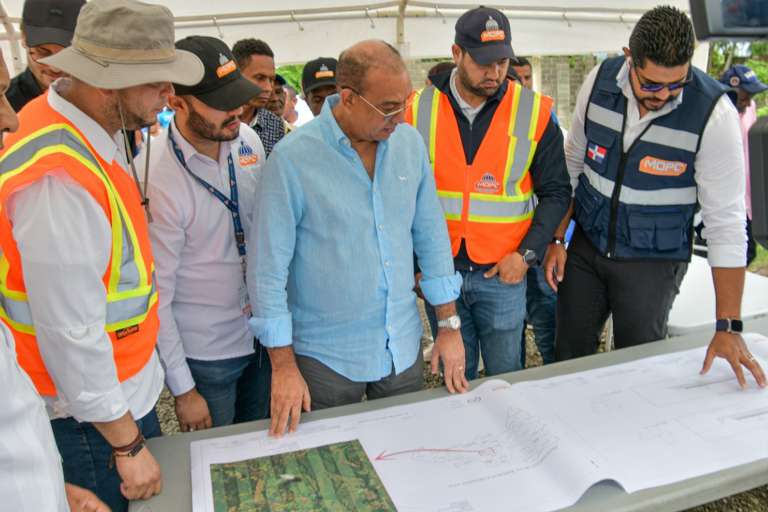 MOPC construye obras en la provincia Sánchez Ramírez por RD$ 747 millones