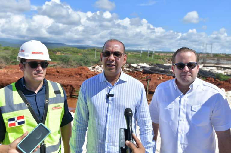 Deligne Ascención destaca avances de la carretera Cabo Rojo-La Cueva, en la provincia Pedernales