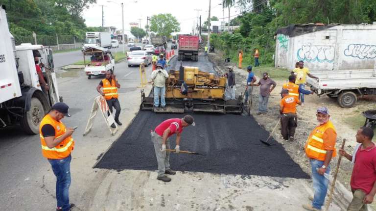 MOPC afirma trabaja de manera conjunta con la Caasd para solucionar problemas de drenaje que afectan asfaltado en vías del GSD