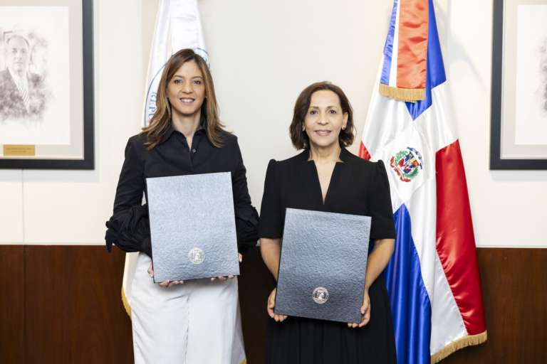 Unibe y APAP firman convenio para impulsar la educación continua