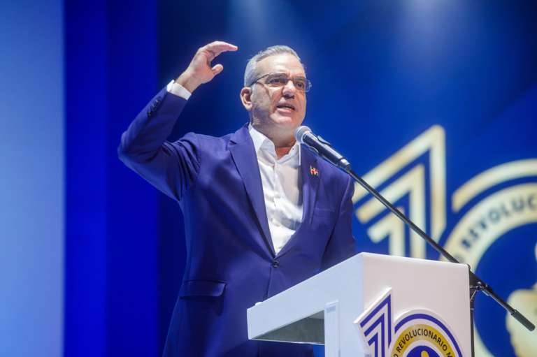 Luis Abinader asegura PRM nació con misión clara de renovar la política, devolverle la dignidad al pueblo y garantizar que el Estado esté al servicio de la gente