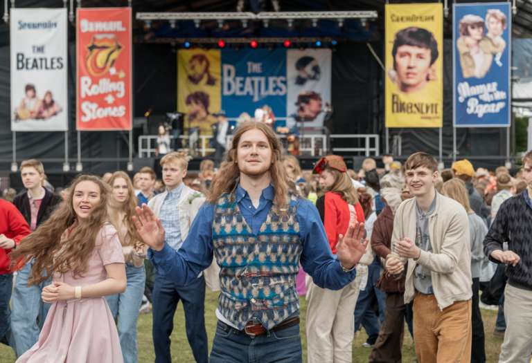 Sábado del Recuerdo: La Década Prodigiosa que Revolucionó la Juventud y la Moda