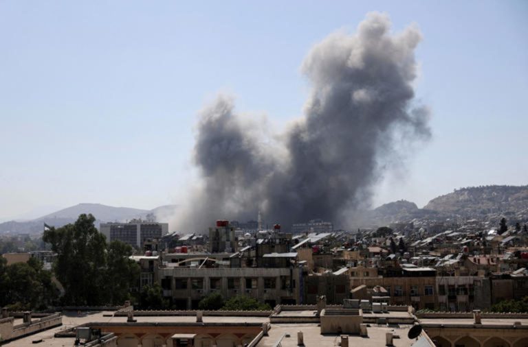 Israel bombardea Damasco: un muerto y 18 heridos tras ataques contra instalaciones militares sirias