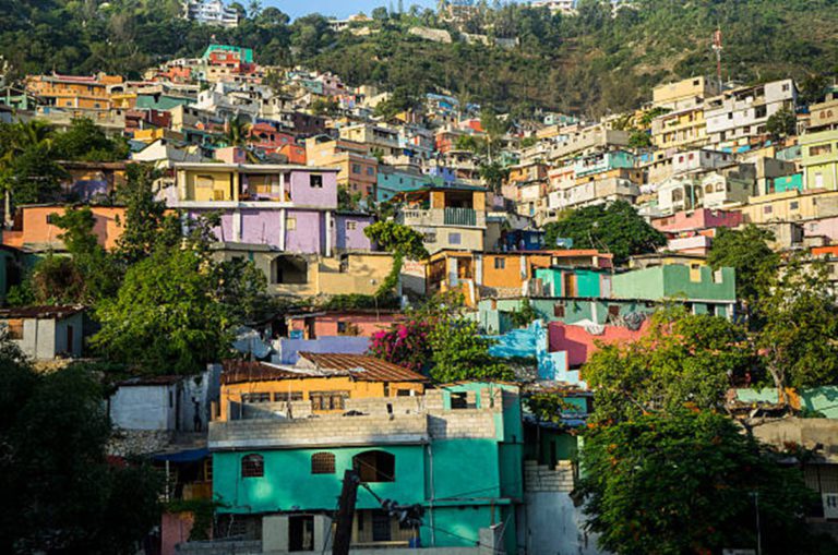 Puerto Príncipe bajo tensión: Haití enfrenta nuevo cambio de liderazgo en medio de amenazas armadas y crisis persistente