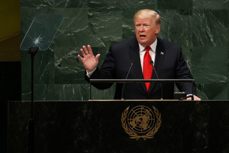 Visita de Trump a la ONU marcada por incidentes en escalinata y teleprónter