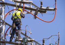 Expertos coinciden en que la transición energética requiere reformas, confianza y profundización del mercado de capitales