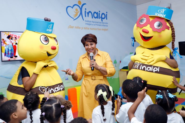 INAIPI reabre stand en la Feria Internacional del Libro con nueva mascota institucional