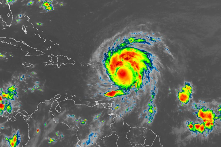 Onda tropical podría convertirse en la tormenta tropical Melissa, advierte centro meteorológico