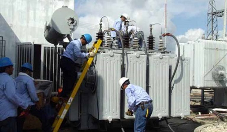 Fallas técnicas sacan de servicio el 65 % del sistema eléctrico y provocan apagones en gran parte del país